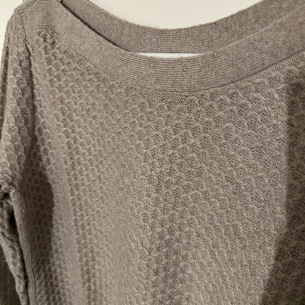 Women’s grey/tan Old Navy textured sweater - Picture 3 of 5